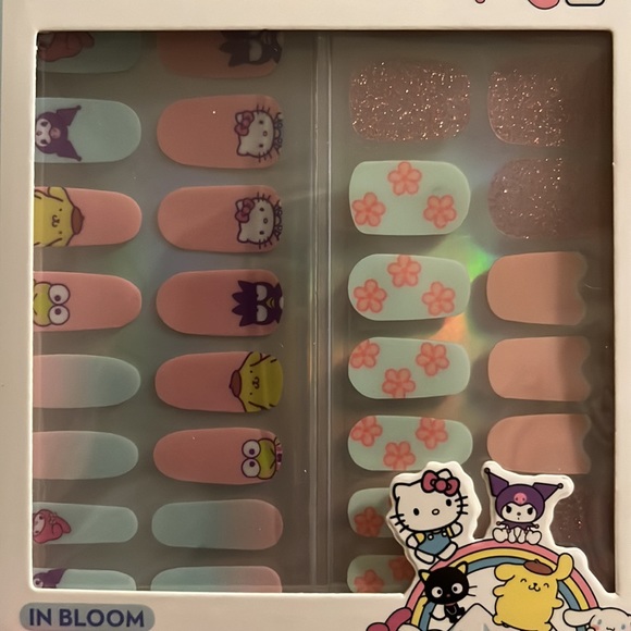 The Crème shop x Hello kitty gel nail strip kit 35 pcs NIB - Picture 2 of 5